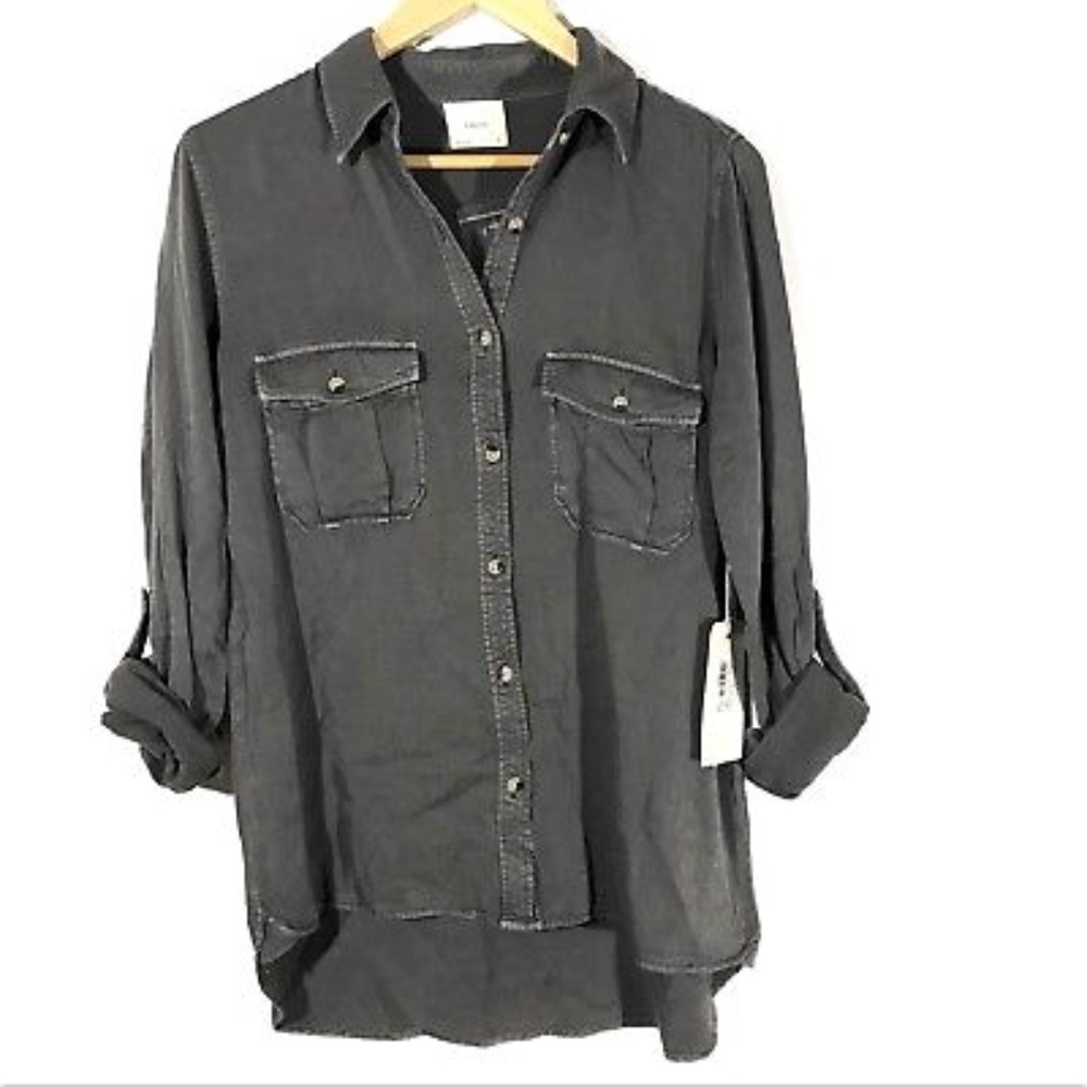 Francesca's Harper Large Button Down Tab Sleeve Q8